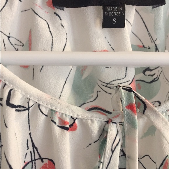 Floral Sanctuary Blouse - Picture 3 of 4